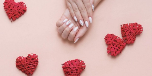 Nail art San Valentino: 5 idee da non perdere 